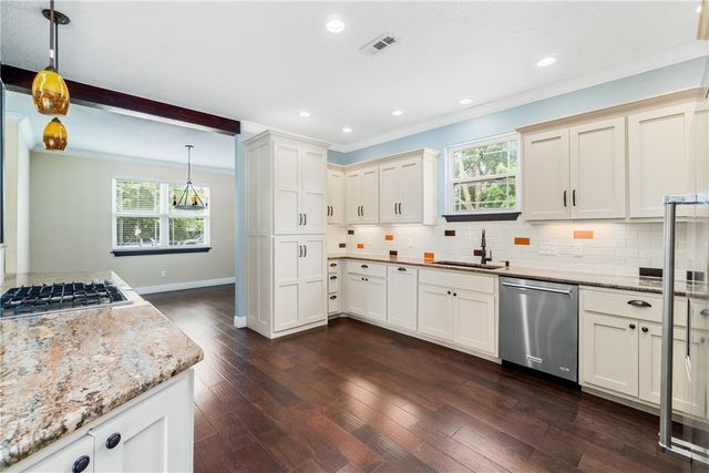 212 NW G Street, Bentonville, AR 72712