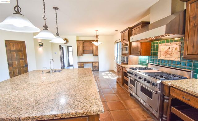 26255 Powell Ranch Rd, Sonora, CA 95370