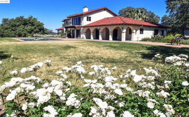 26255 Powell Ranch Rd, Sonora, CA 95370