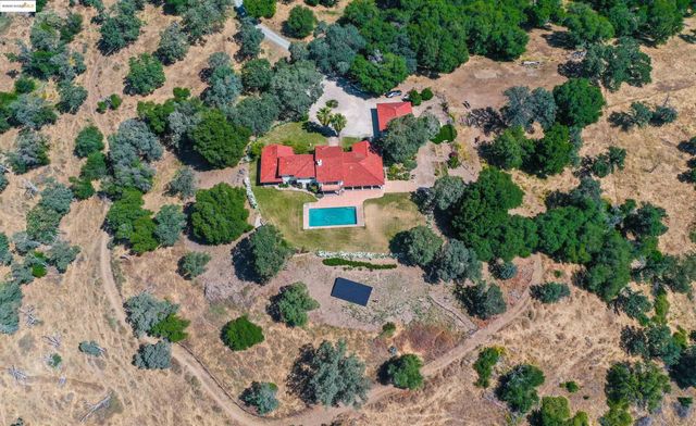 26255 Powell Ranch Rd, Sonora, CA 95370