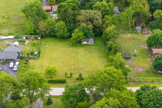 16655 W Applewood Court, Gurnee, IL 60031