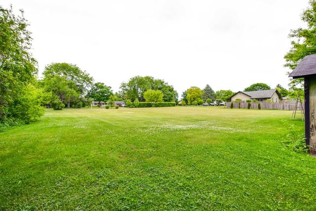 16655 W Applewood Court, Gurnee, IL 60031
