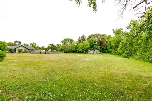 16655 W Applewood Court, Gurnee, IL 60031