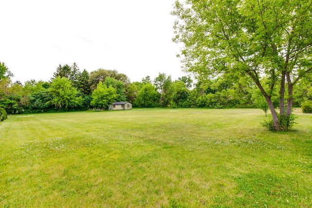 16655 W Applewood Court, Gurnee, IL 60031