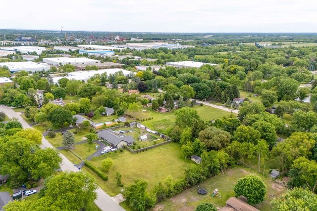 16655 W Applewood Court, Gurnee, IL 60031