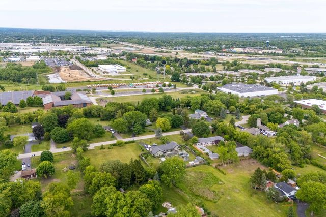 16655 W Applewood Court, Gurnee, IL 60031