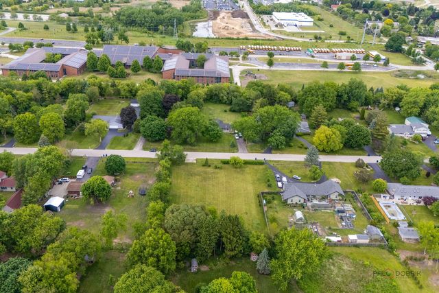 16655 W Applewood Court, Gurnee, IL 60031