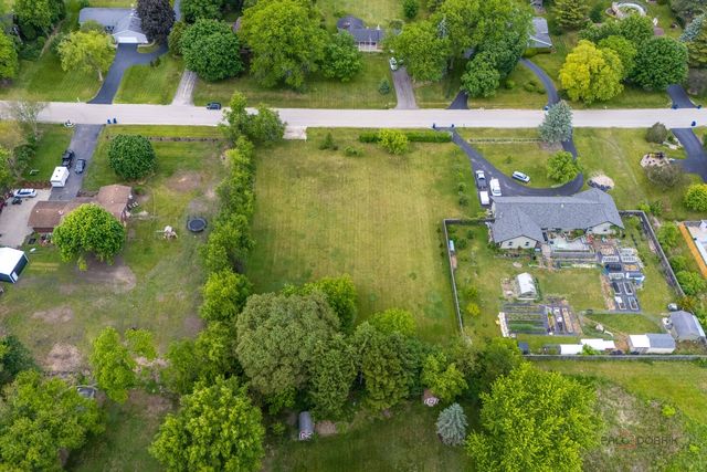 16655 W Applewood Court, Gurnee, IL 60031