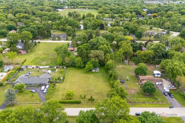 16655 W Applewood Court, Gurnee, IL 60031