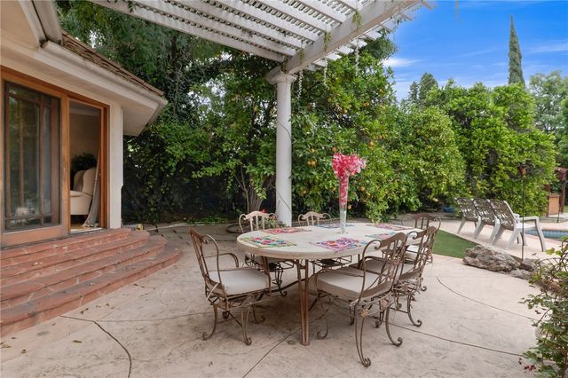 8836 Enfield Avenue, Sherwood Forest, CA 91325