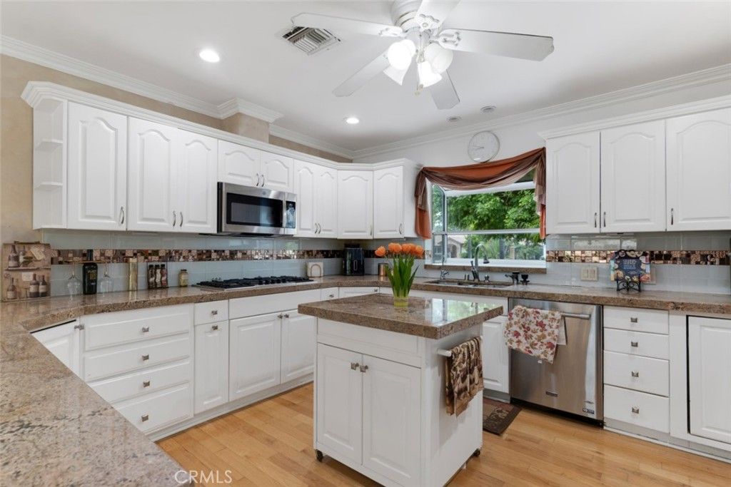 Image 9 of property listing at 8836 Enfield Avenue, Sherwood Forest, CA 91325