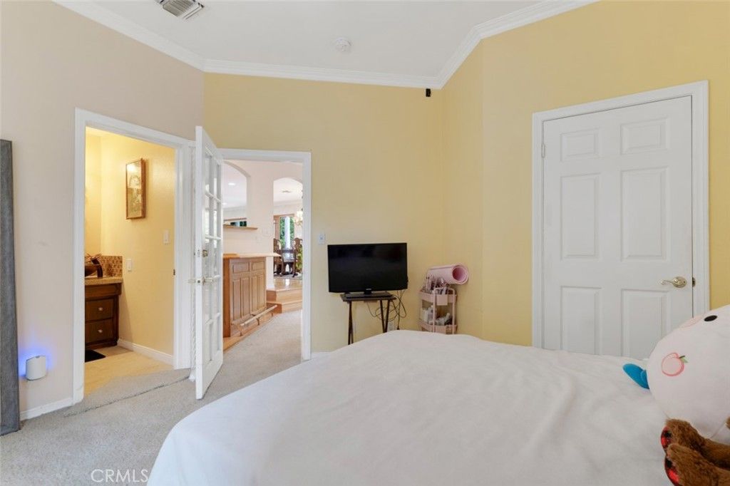 Image 15 of property listing at 8836 Enfield Avenue, Sherwood Forest, CA 91325