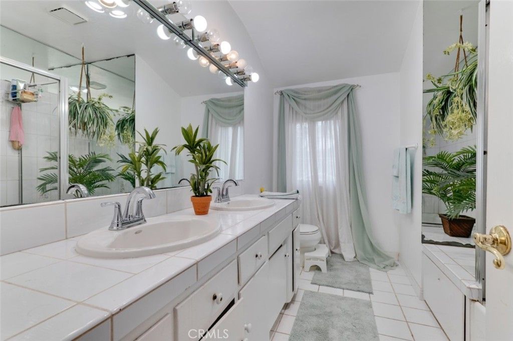 Image 19 of property listing at 8836 Enfield Avenue, Sherwood Forest, CA 91325