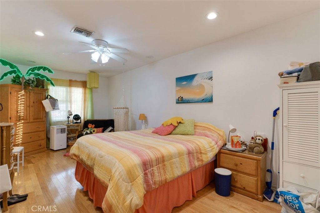Image 20 of property listing at 8836 Enfield Avenue, Sherwood Forest, CA 91325