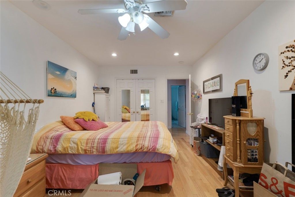 Image 21 of property listing at 8836 Enfield Avenue, Sherwood Forest, CA 91325