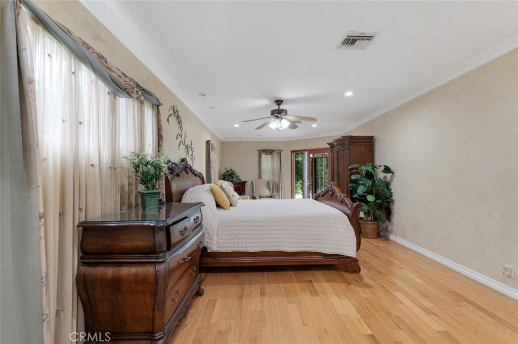 Image 22 of property listing at 8836 Enfield Avenue, Sherwood Forest, CA 91325