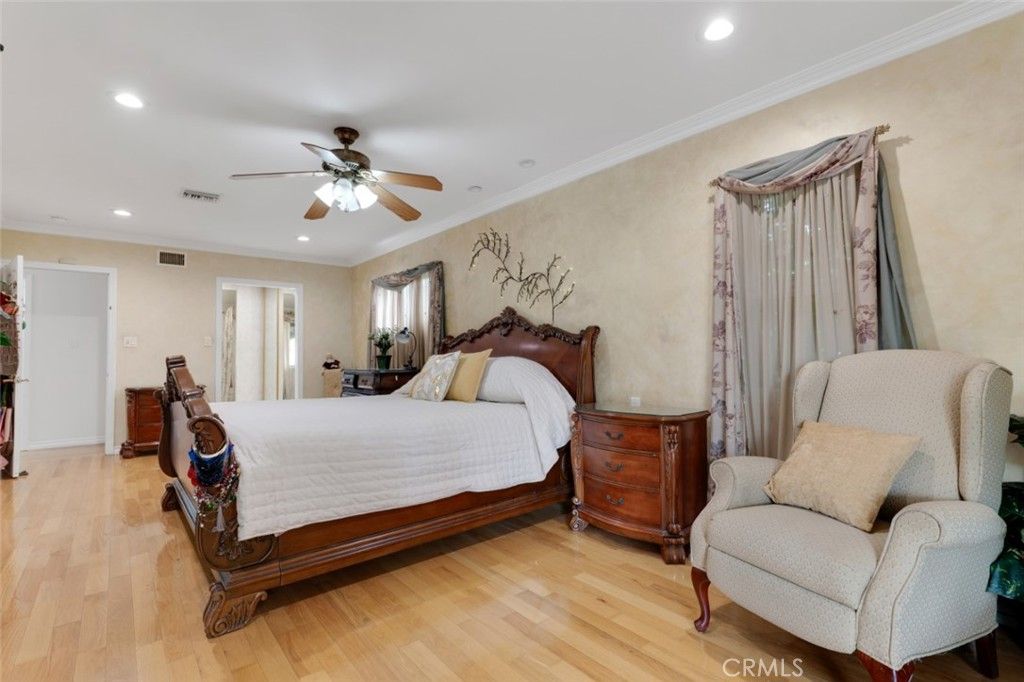 Image 23 of property listing at 8836 Enfield Avenue, Sherwood Forest, CA 91325