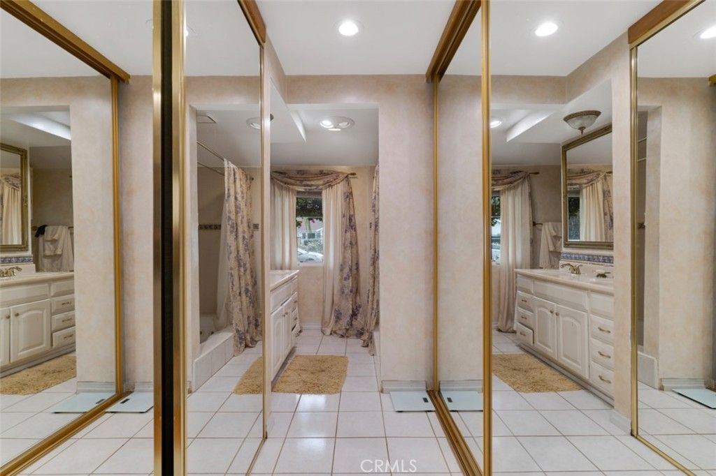 Image 24 of property listing at 8836 Enfield Avenue, Sherwood Forest, CA 91325