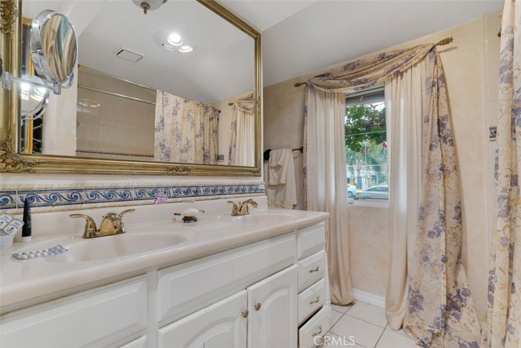 Image 25 of property listing at 8836 Enfield Avenue, Sherwood Forest, CA 91325