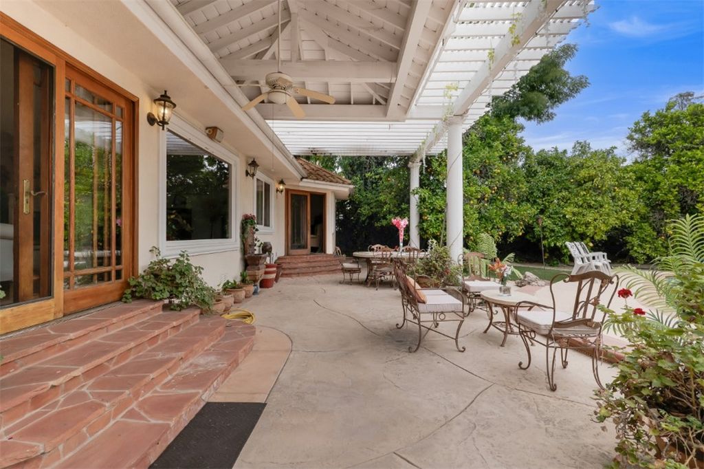 Image 27 of property listing at 8836 Enfield Avenue, Sherwood Forest, CA 91325