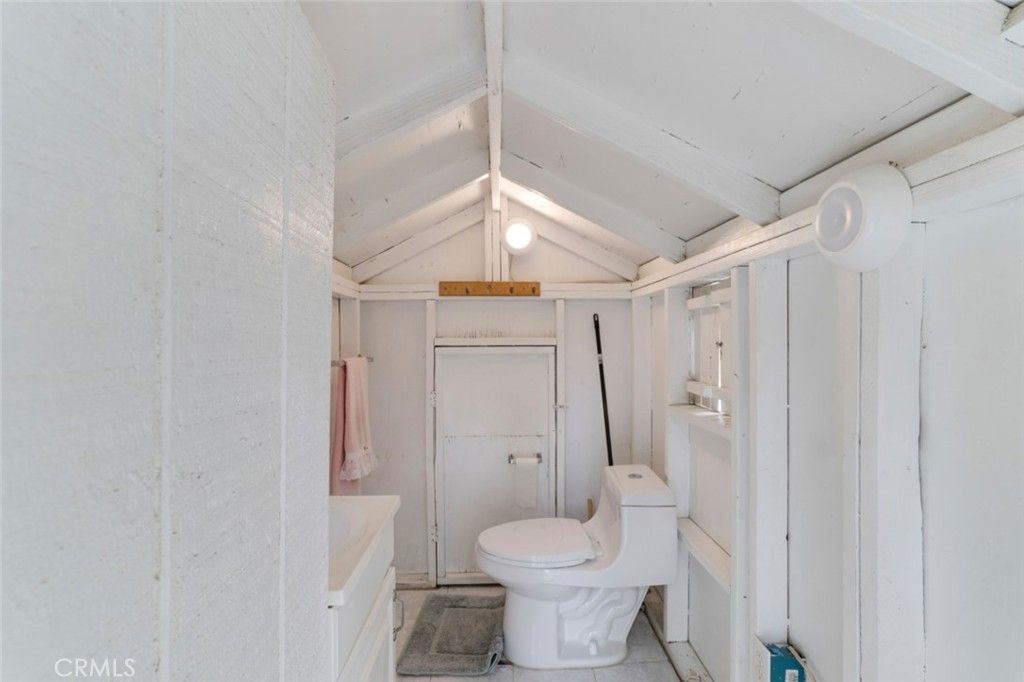 Image 33 of property listing at 8836 Enfield Avenue, Sherwood Forest, CA 91325
