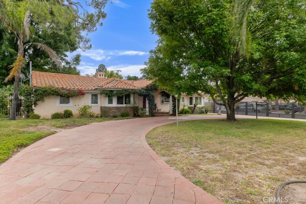 Image 35 of property listing at 8836 Enfield Avenue, Sherwood Forest, CA 91325