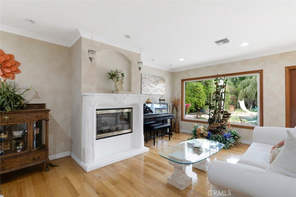 Image 3 of property listing at 8836 Enfield Avenue, Sherwood Forest, CA 91325