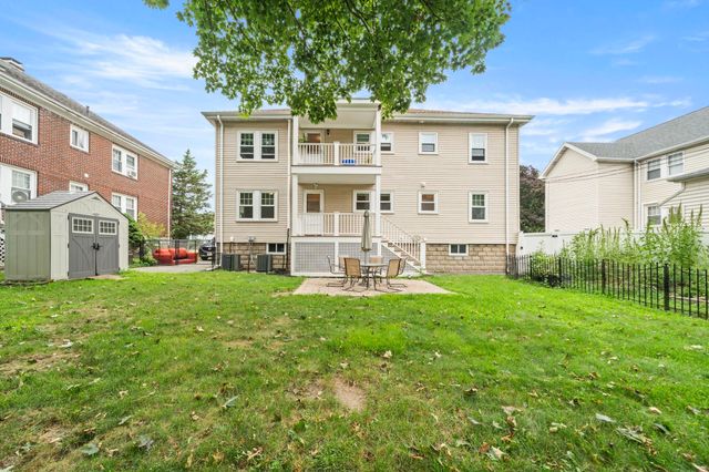 207-209 Main 207, Melrose, MA 02176