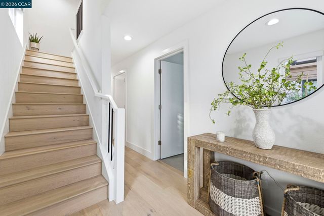 156 Pioneer Ave, Walnut Creek, CA 94597