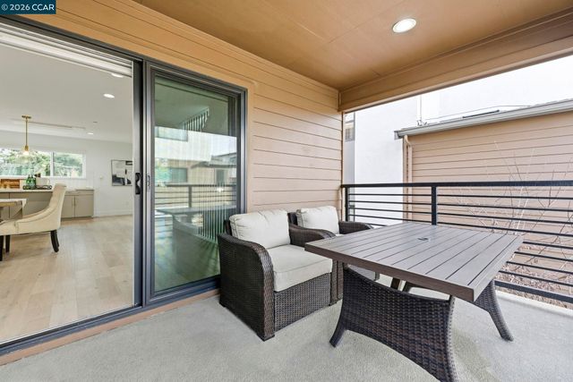 156 Pioneer Ave, Walnut Creek, CA 94597