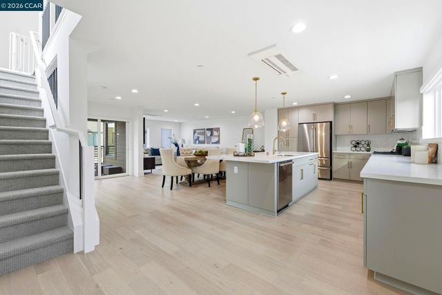 156 Pioneer Ave, Walnut Creek, CA 94597