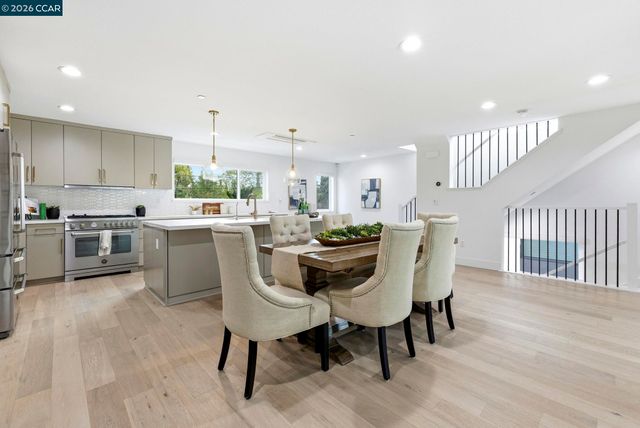 156 Pioneer Ave, Walnut Creek, CA 94597