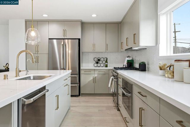 156 Pioneer Ave, Walnut Creek, CA 94597