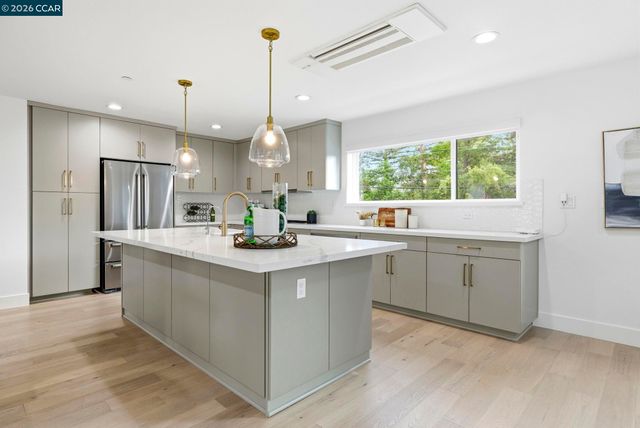 156 Pioneer Ave, Walnut Creek, CA 94597