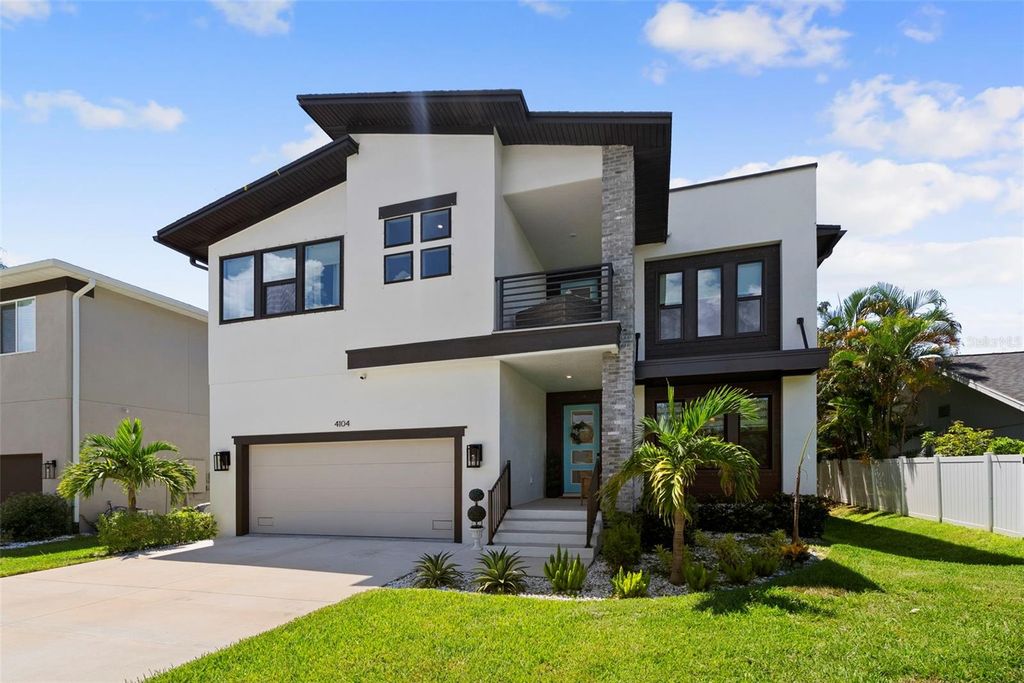 Image 1 of property listing at 4104 W CLEVELAND STREET, Tampa, FL 33609