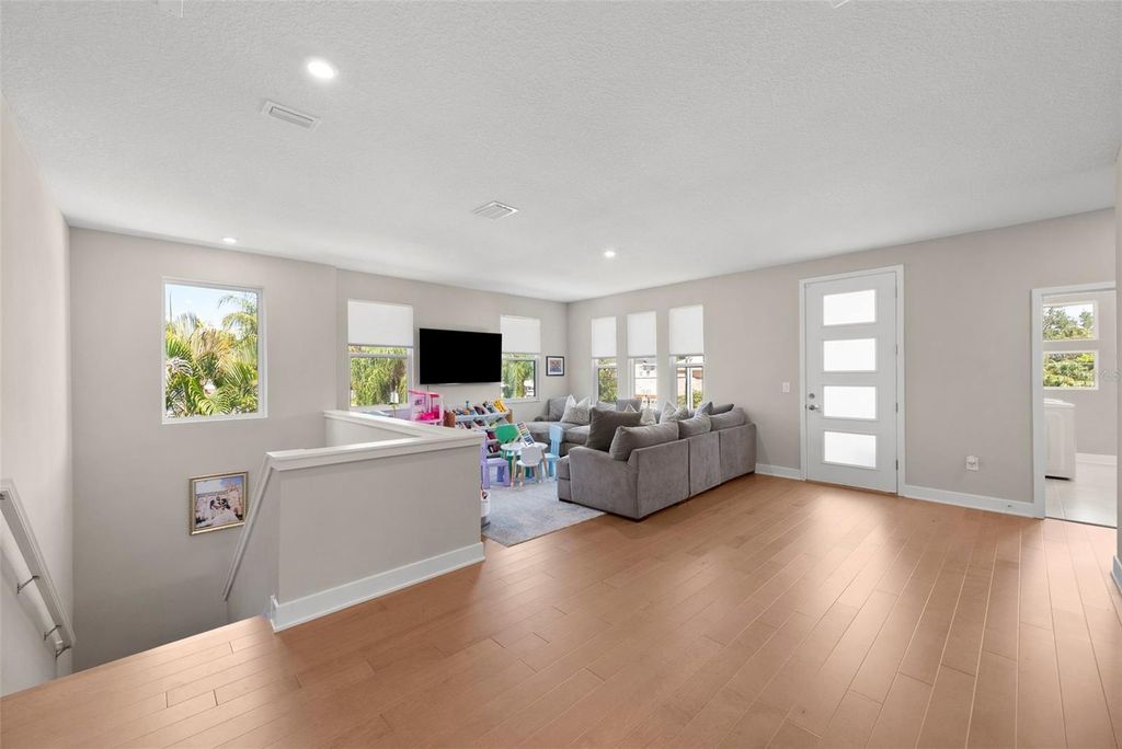Image 16 of property listing at 4104 W CLEVELAND STREET, Tampa, FL 33609