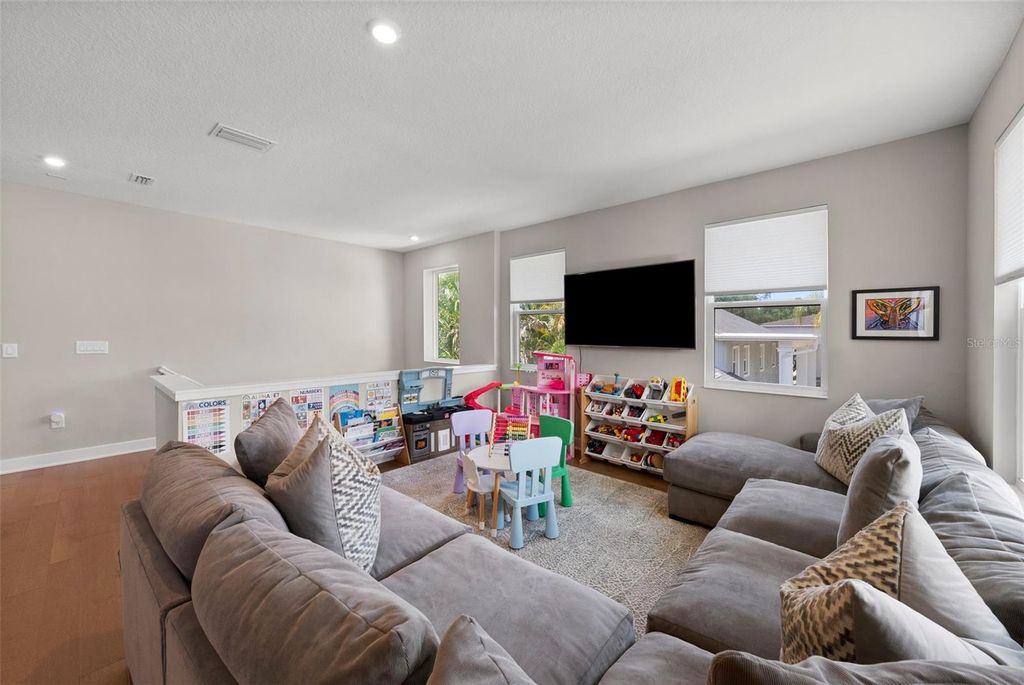 Image 18 of property listing at 4104 W CLEVELAND STREET, Tampa, FL 33609