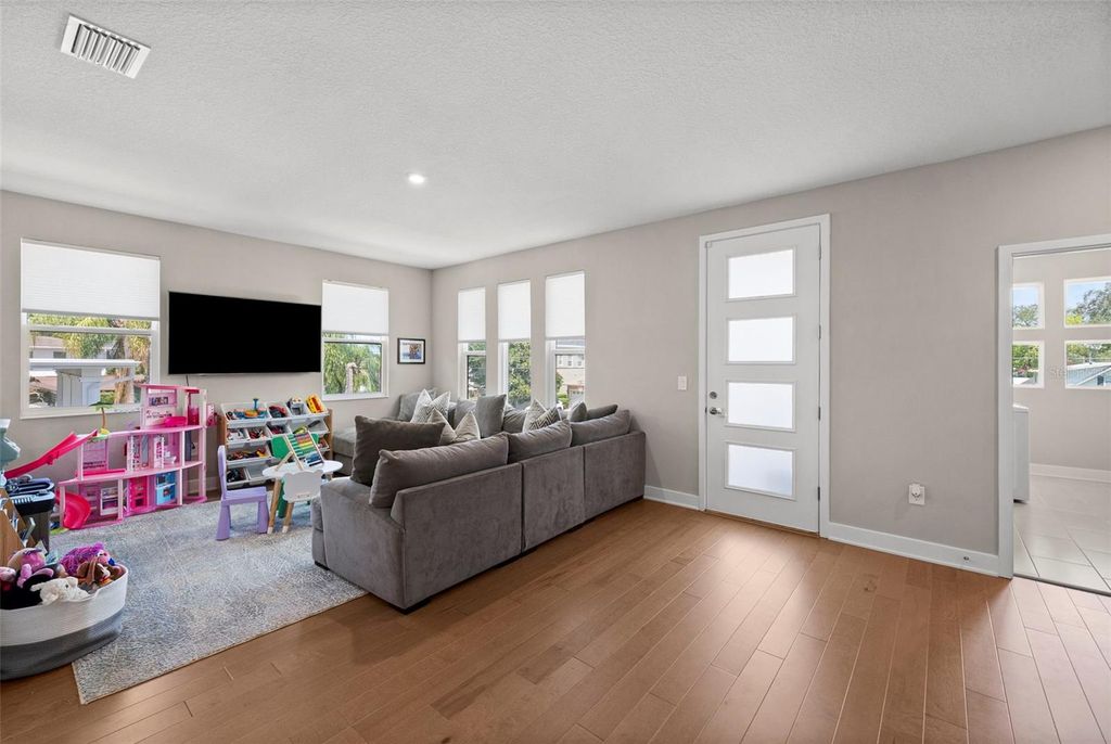 Image 19 of property listing at 4104 W CLEVELAND STREET, Tampa, FL 33609