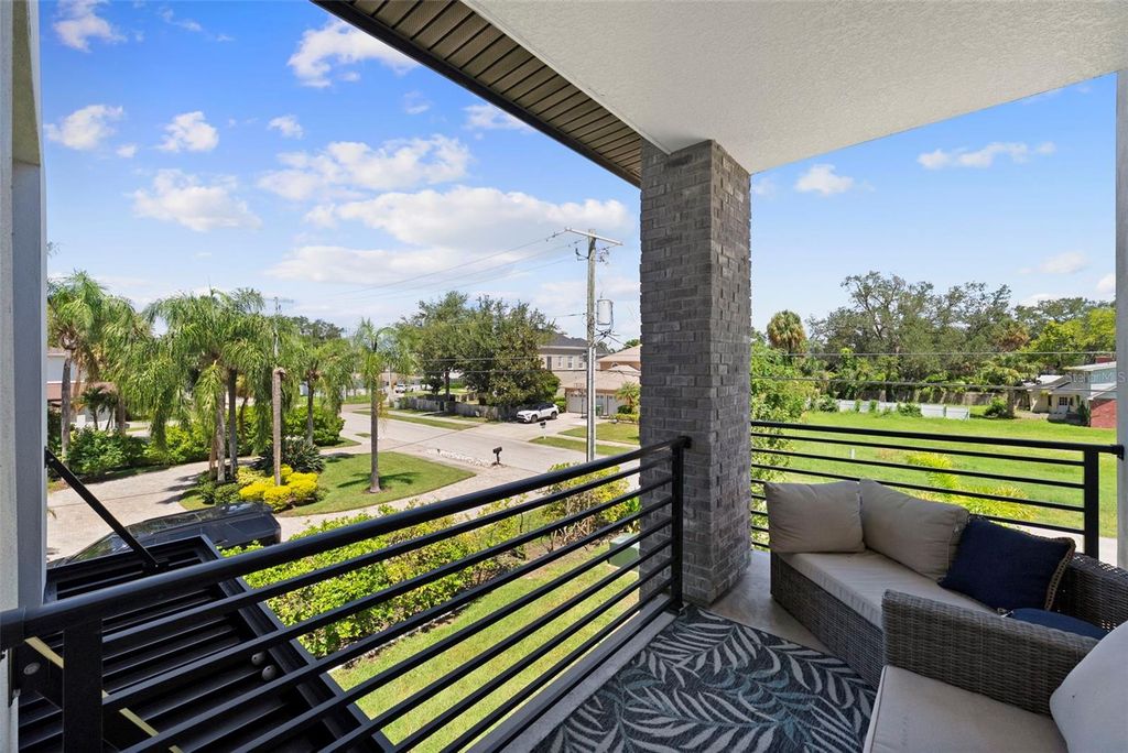 Image 20 of property listing at 4104 W CLEVELAND STREET, Tampa, FL 33609