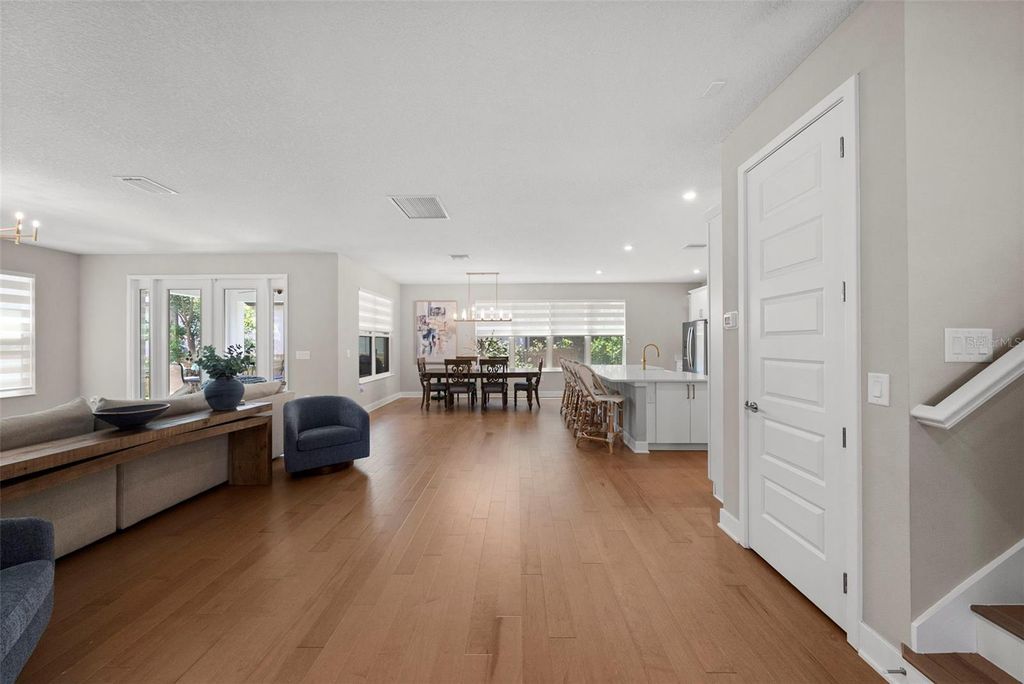 Image 3 of property listing at 4104 W CLEVELAND STREET, Tampa, FL 33609