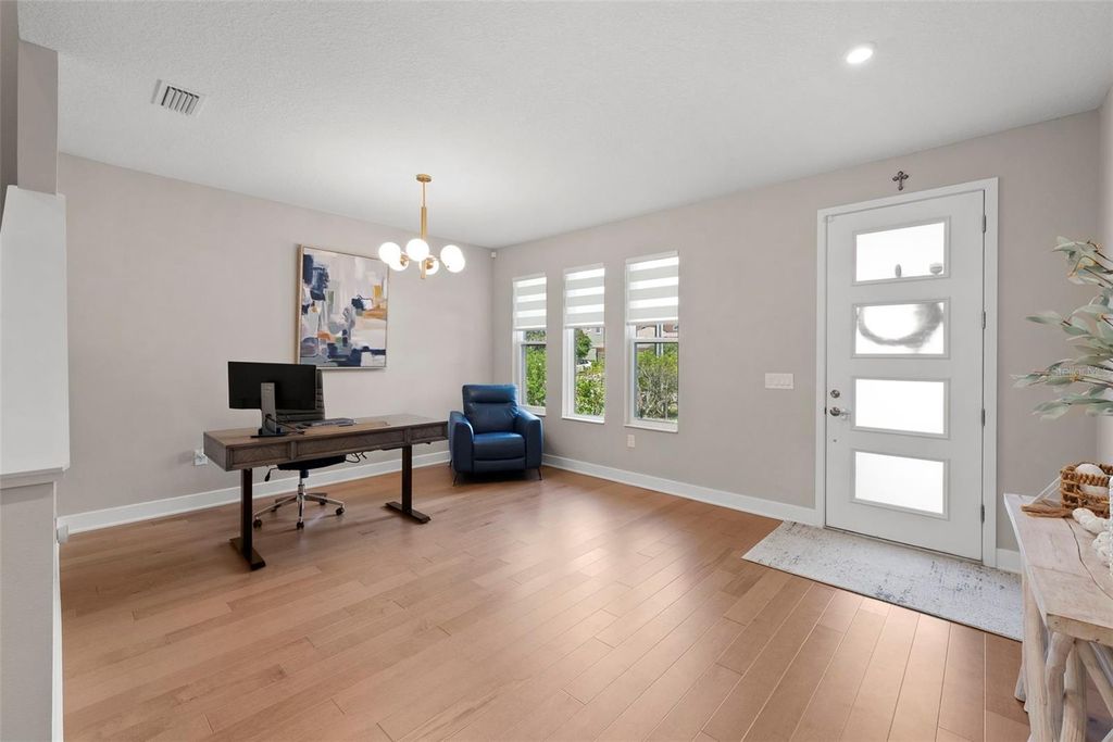 Image 4 of property listing at 4104 W CLEVELAND STREET, Tampa, FL 33609