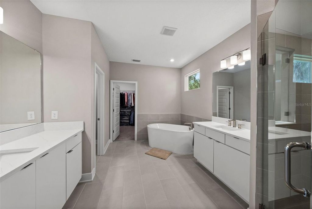 Image 34 of property listing at 4104 W CLEVELAND STREET, Tampa, FL 33609