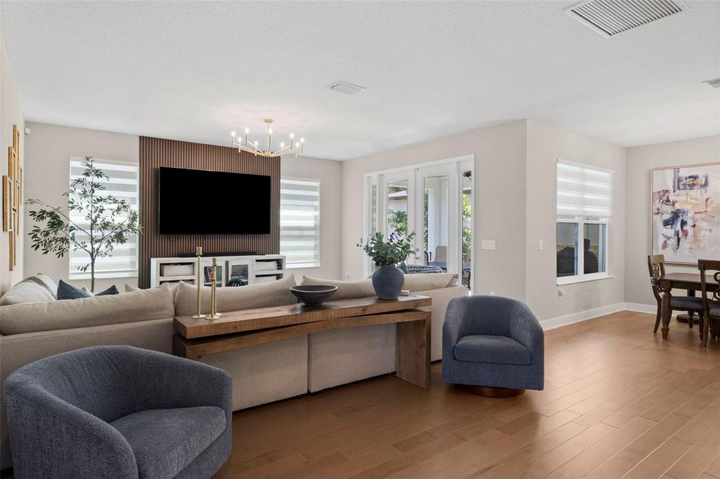 Image 6 of property listing at 4104 W CLEVELAND STREET, Tampa, FL 33609