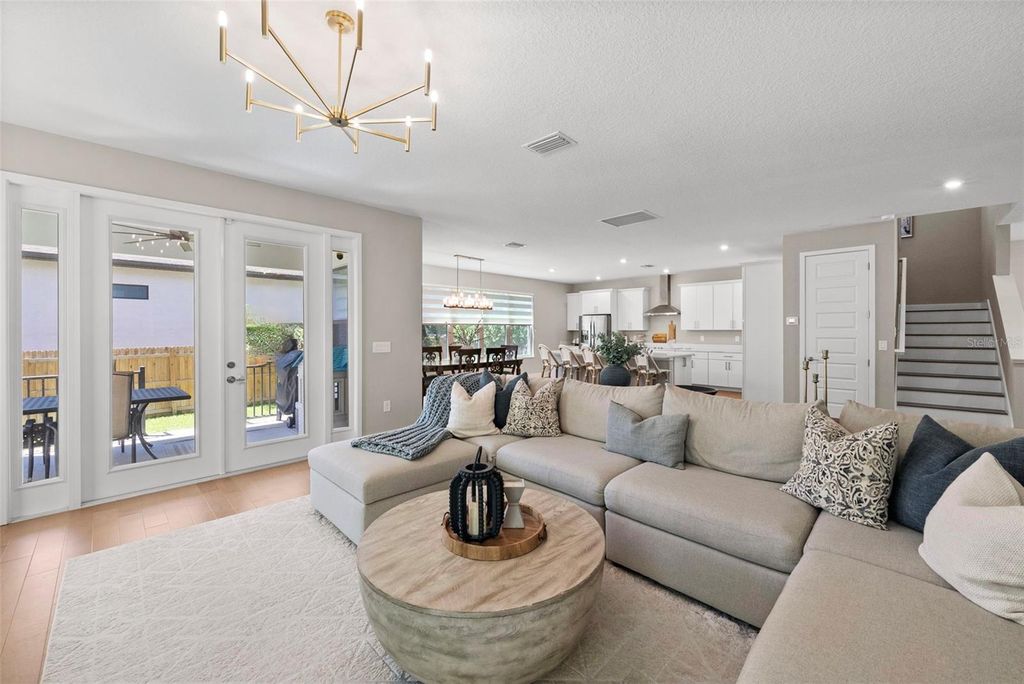 Image 8 of property listing at 4104 W CLEVELAND STREET, Tampa, FL 33609