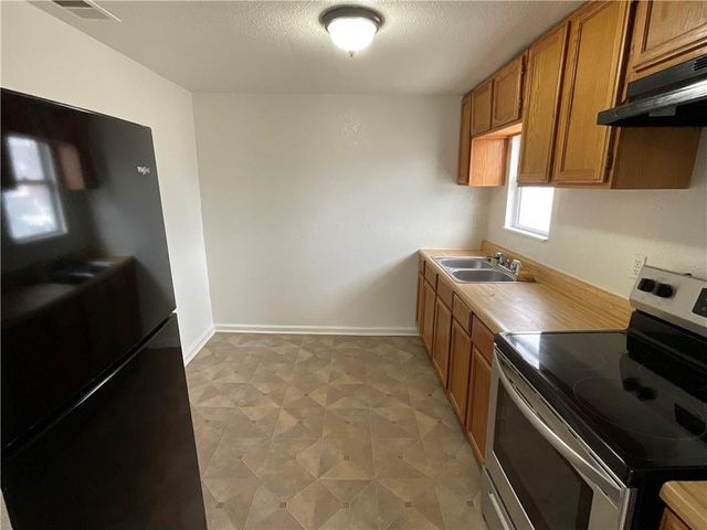 1000 W LINDEN Avenue, Independence, MO 64052