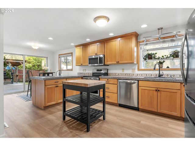 5226 Sw TAYLORS FERRY Rd, Portland, OR 97219