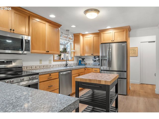 5226 Sw TAYLORS FERRY Rd, Portland, OR 97219