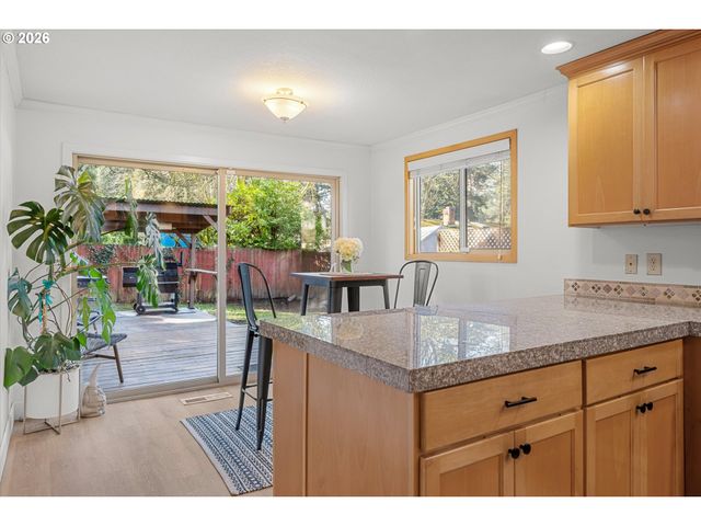 5226 Sw TAYLORS FERRY Rd, Portland, OR 97219