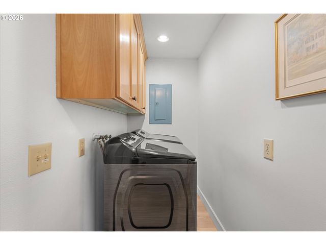 5226 Sw TAYLORS FERRY Rd, Portland, OR 97219