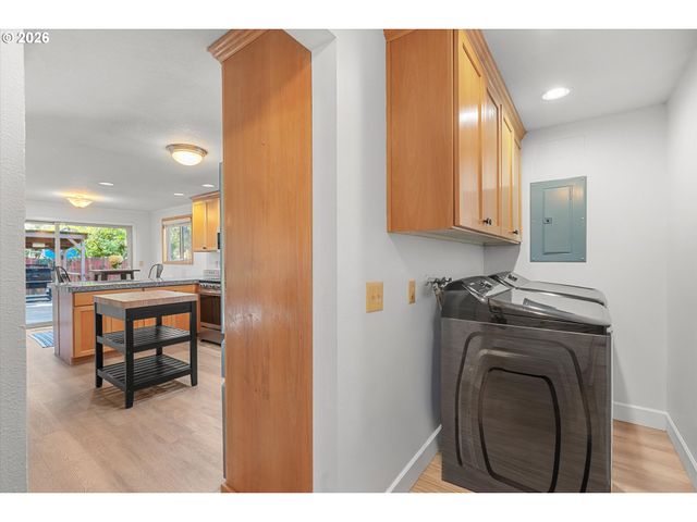 5226 Sw TAYLORS FERRY Rd, Portland, OR 97219